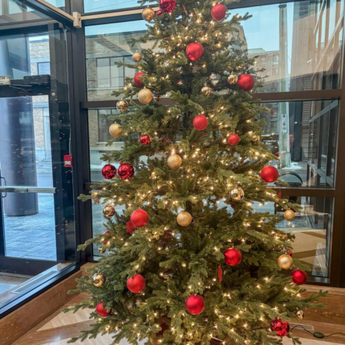 Sapin de Noël décoré en entreprise